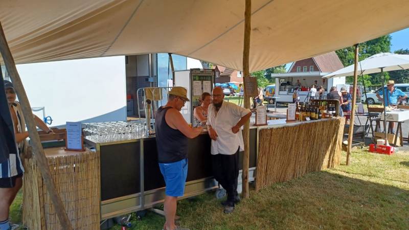Emelkoen bruist  5 - Reuze Rommelmarkt met Boeken-, Vinyl- en CD‑Beurs in Humelgem 